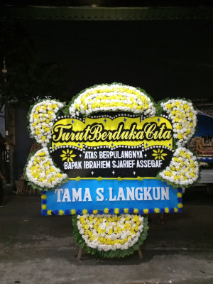 Papan Bunga Duka di Dokome